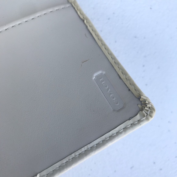Coach White Wallet bifold signature Print - Picture 4 of 8